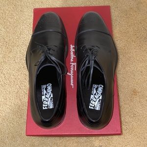 Men’s Salvador’s Ferragamo dress shoes in Black